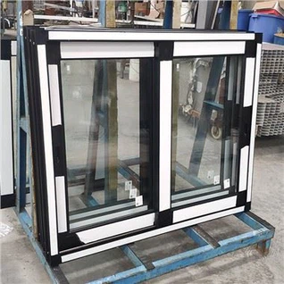 黒いアルミニウム窓