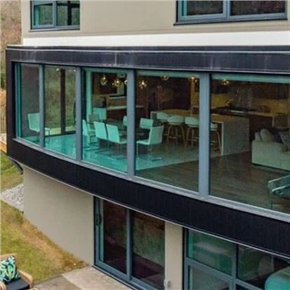 灰色のアルミニウム窓